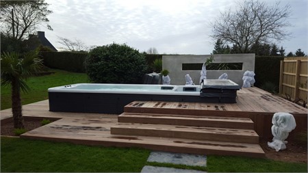 Swimspa im Garten