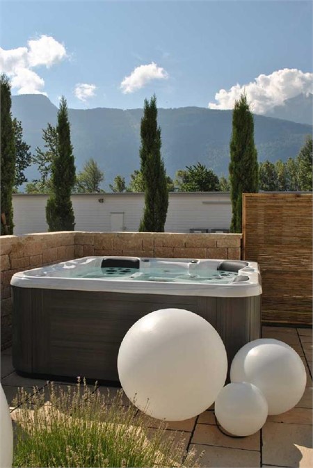 Whirlpool im Garten